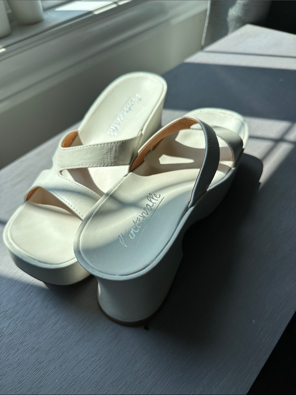 L'INTERVALLE Off-White Crossover Platform Slide Sandals